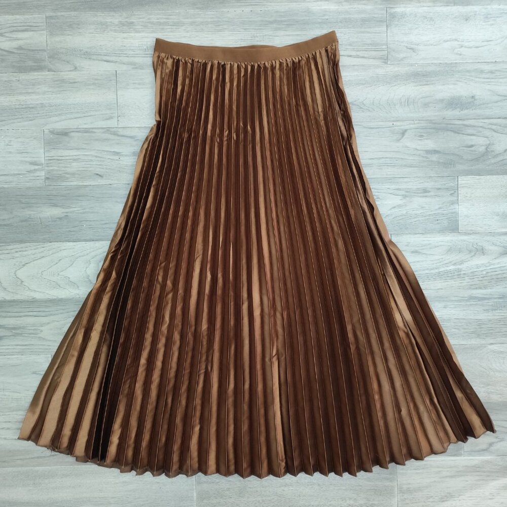 Elegant Brown Pleated Skirt - Picture 2 of 5